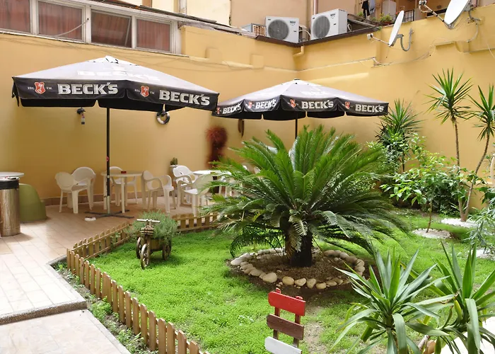 Freedom Traveller Hostal *
