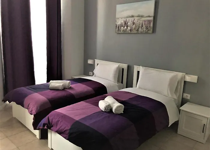 Freedom Traveller Hostal *